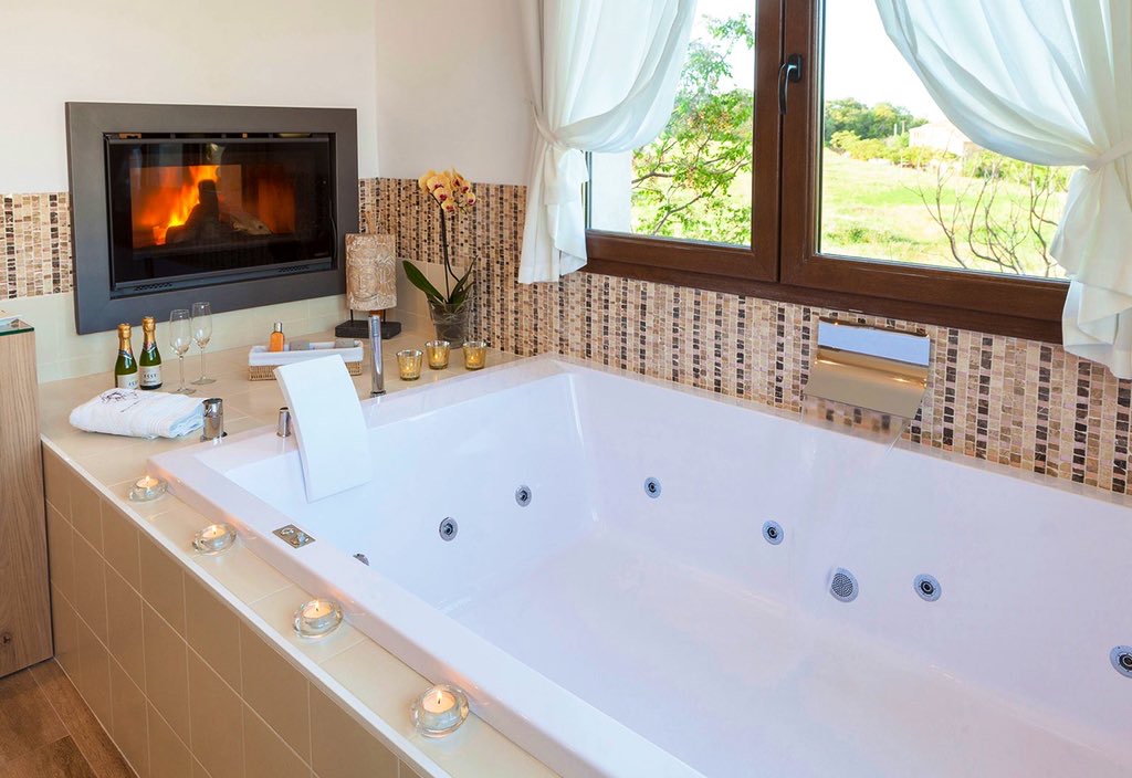 elracodemadrema's tweet photo. ¡Los mejores momentos de tu vida están esperándote en este hotel de la Costa Brava!
Déjate seducir por el glamour y el encanto de este hotel, disfruta de la comodidad, el confort y la privacidad que solo un #hotelsoloadultos puede ofrecerte.
#piscinaclimatizada #jacuzzidoble https://t.co/mswW7tTBLK