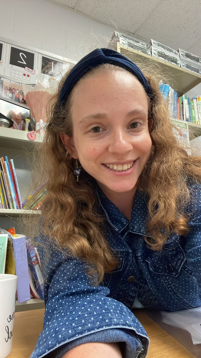 MrsGravesTeach's tweet image. Today I wear blue and plaster on a smile for my students but my heart breaks because 4 years ago my husband walked over the dead body of his friend as he survived a senseless mass shooting. #VBSTRONG Surviving gun violence forever changes you. @CityofVaBeach