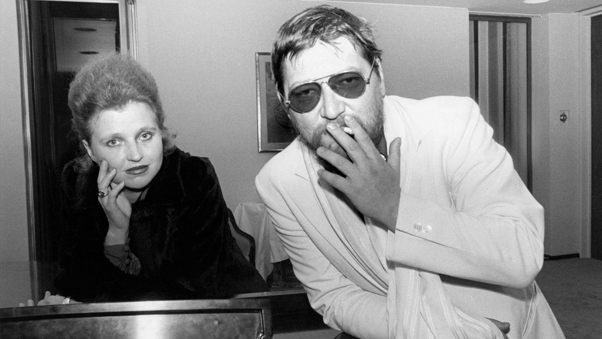 FilmLinc's tweet photo. "I hope to build a house with my films. Some of them are the cellar, some are the walls, and some are the windows. But I hope in time there will be a house." 🧁🎉
Happy birthday to Rainer Werner Fassbinder, born #OTD in 1945. Seen below with Hanna Schygulla at #NYFF17 in 1979. https://t.co/vChwEbUFQp