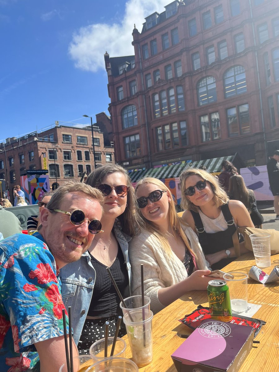 Managed to get the whole OT gang together for an end-of-assessment pizza, followed by bevs in the sun!!! How glorious 🥰🍕💕🌞
