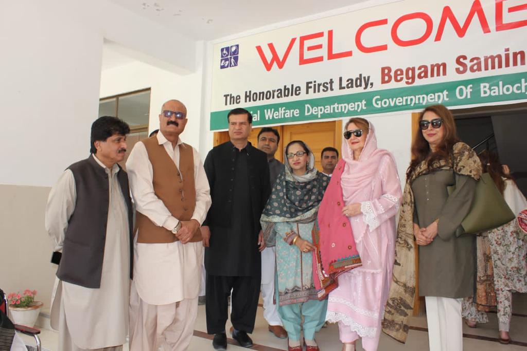 CMOBalochistan's tweet photo. First lady Mrs Samina Alvi visited Directorate of Social Welfare Department today. 
She was briefed about the services being provided by Social Welfare Department. She visited #VTCD ,  #Darul_Aman &amp; #OPPC Centre

@ArifAlvi
@AQuddusBizenjo @cs_balochistan @hamzashafqaat https://t.co/7geavQErGn