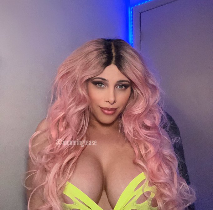 IncomingTease - 1 pic. Motivating you to worship my lovely curves https://t.co/FdXzpTHpdR