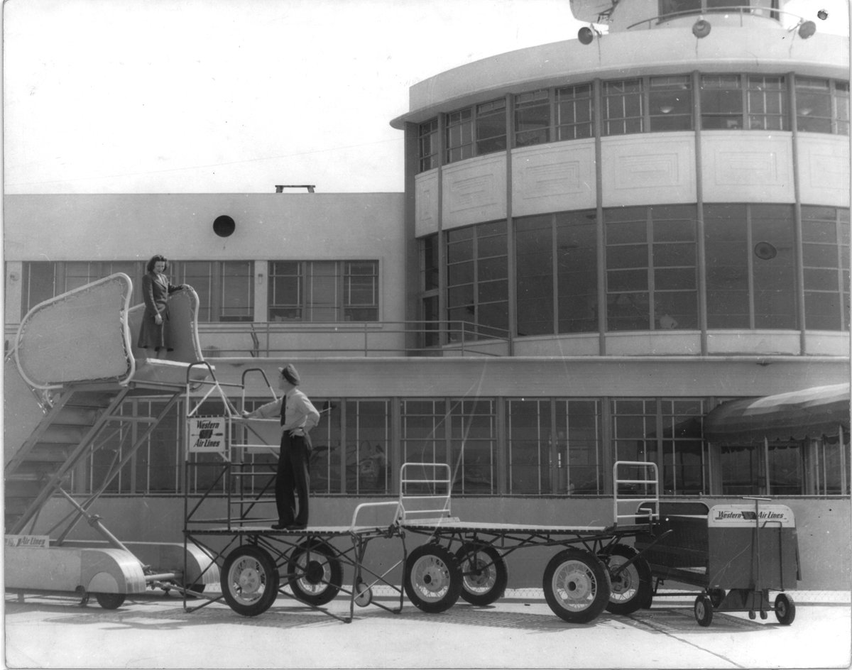 From takeoff to landing, they ensure our journey is safe and pleasant. Wishing all flight attendants a fantastic #FlightAttendantDay with this historic LGB photo! 🌎✈️