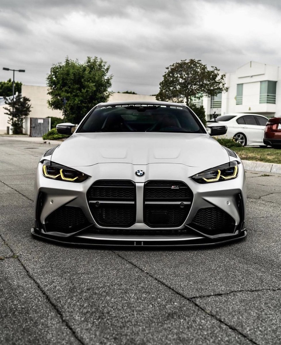 LuxuryCars365's tweet photo. BMW M4 Competition ☁️ https://t.co/cTW3kMAWxl