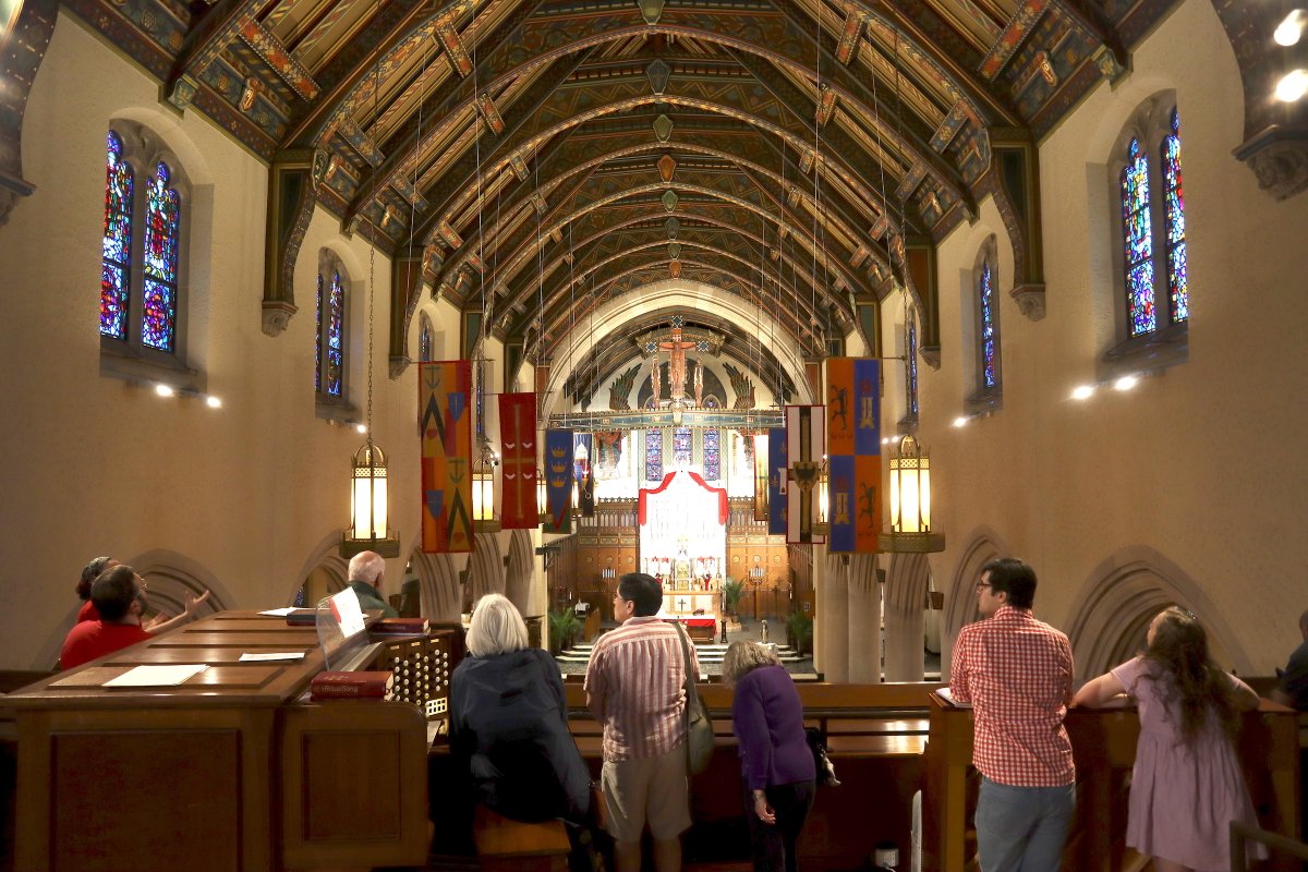 StGregoryHall's tweet photo. We had a great group for our tour of the art and architecture of St. Gregory the Great Catholic Church led by our artist-in-residence Sarah Crow! Thanks to Catholic Church Tours for co-organizing.

@MMoGChicago #catholicchicago #churchtours #sacredarchitecture #sacredart https://t.co/dGiX1HTeb0