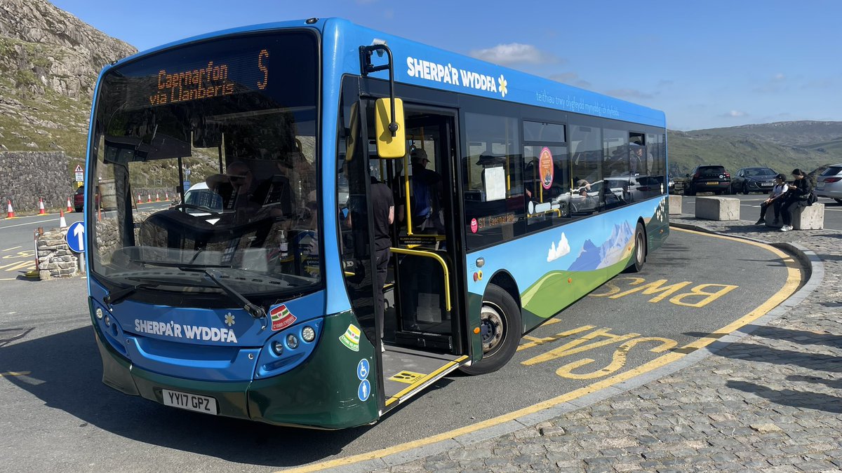 darloscott's tweet photo. At the top of Pen-y-Pass the buses are all timed to connect nicely, the P&amp;R S5 runs independently but on the opposite side of the 15 min pattern to the S1/S2, and the S4 meets the S1 in both directions.
Very tidy network just needs more marketing &amp; promotion! #Snowdonia #bybus https://t.co/6DKh1yUsrE