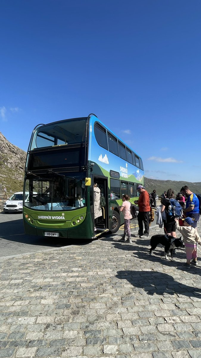 darloscott's tweet photo. At the top of Pen-y-Pass the buses are all timed to connect nicely, the P&amp;R S5 runs independently but on the opposite side of the 15 min pattern to the S1/S2, and the S4 meets the S1 in both directions.
Very tidy network just needs more marketing &amp; promotion! #Snowdonia #bybus https://t.co/6DKh1yUsrE