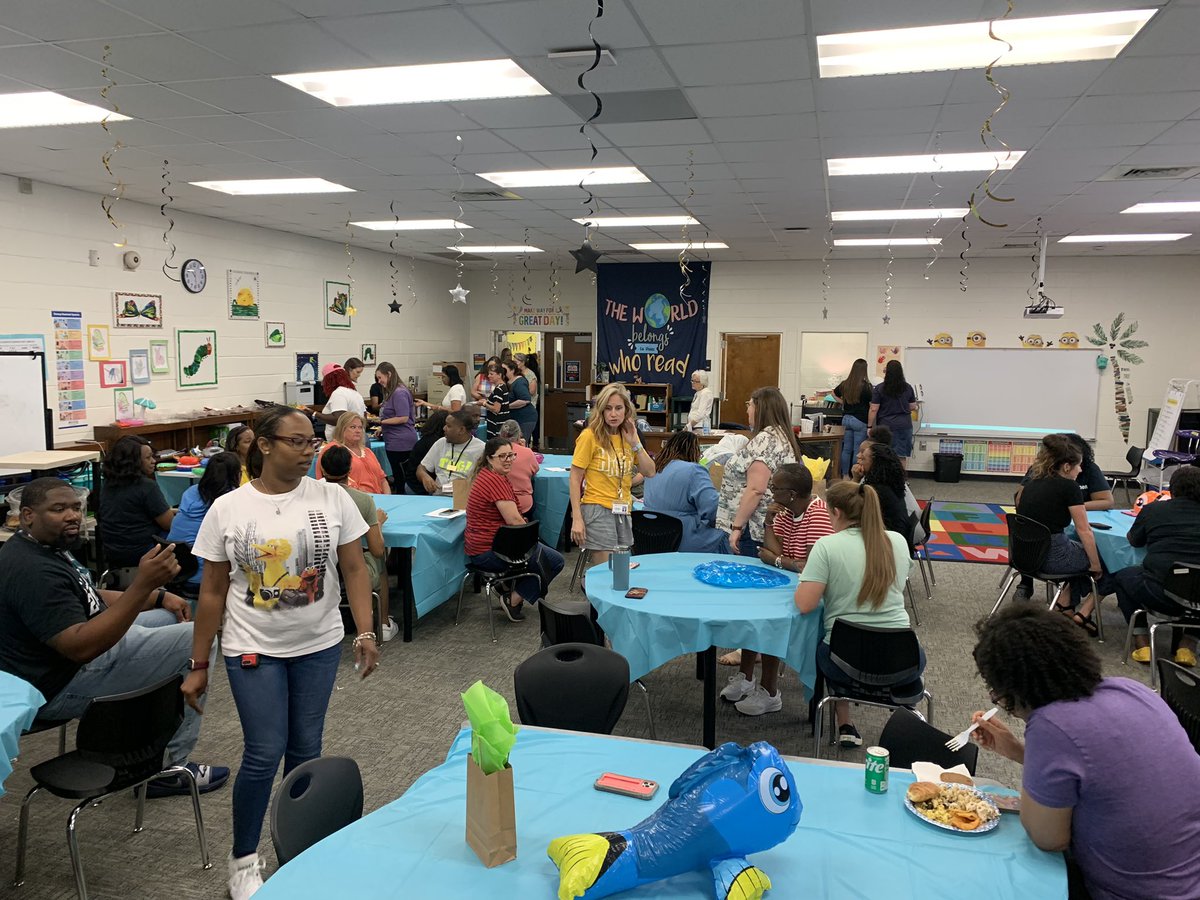 DebbieSkaggs8's tweet photo. Getting ready to F L O A T into summer! It’s been a great year of growth @HES_HCS @st_johane @michellewil2 @MichelleHill77 https://t.co/8wzU2d2MKw