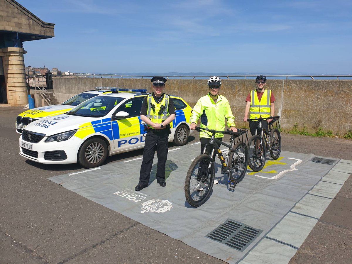 PSOSEdinburgh's tweet photo. #NECPT &amp; #NEST Specials were working together at the start of this week conducting #OPClosePass and road safety enforcement in the Portobello area. 
A number of drivers were given a #ChatOnTheMat. Always remember to give cyclists a minimum of 1.5m passing clearance. 
@PSOSRoads https://t.co/HJ4Stt27Gs