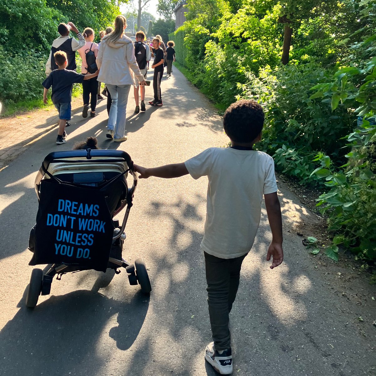 Avondvierdaagse <a href="/gemeenteHsluis/">Gem. Hellevoetsluis</a> #DreamsDontWorkUnlessYouDo