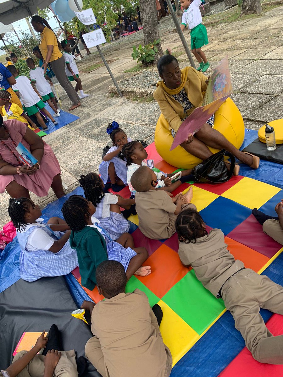 BeeAronson's tweet photo. Our aunties can read to our children and our children can read to our aunties. @ECCJA #12StandardsMatter #TeamECC #ReadPonDiCawna https://t.co/gIeNFSfd3q