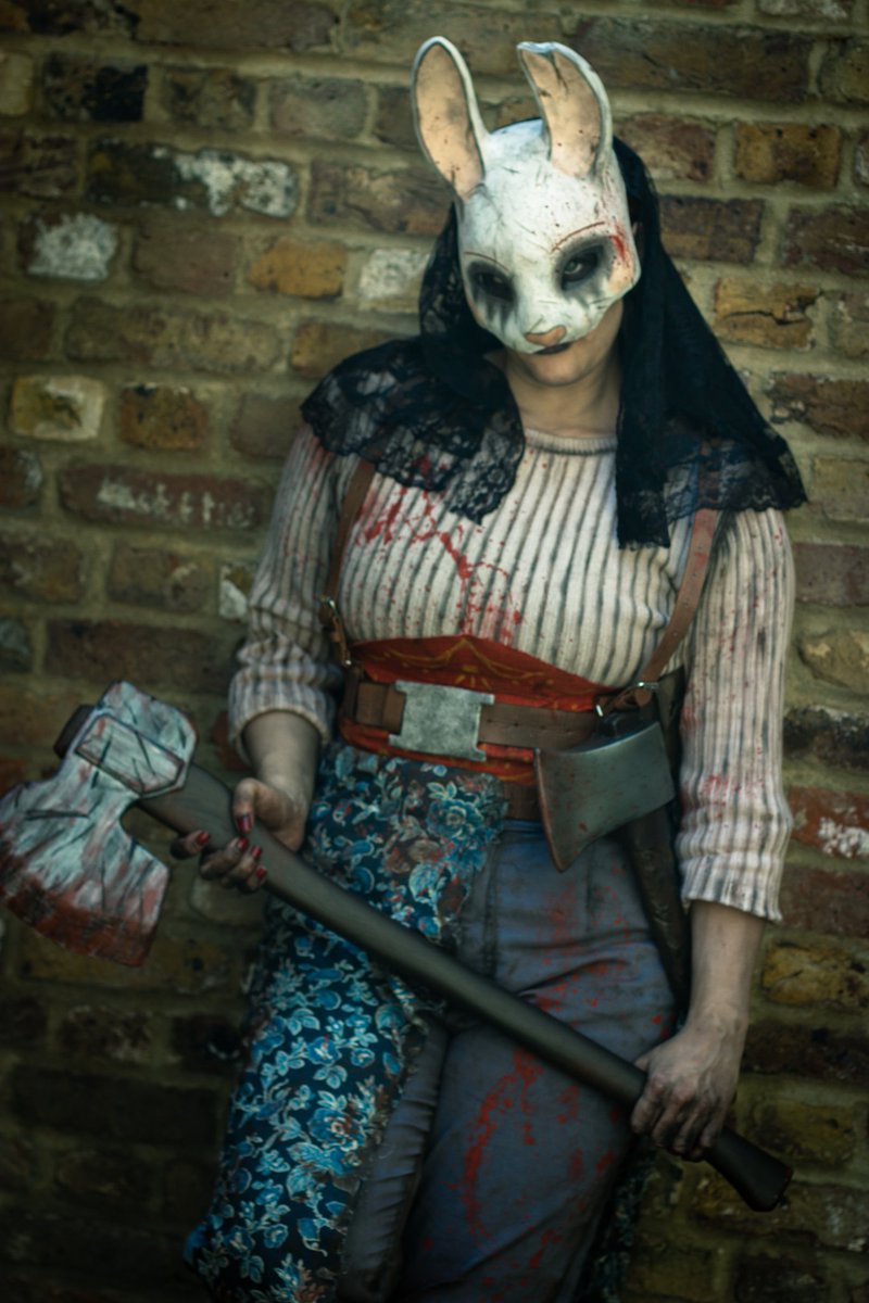 emskirowe's tweet image. The Huntress.

Look at this epic shot taken at @MCMComicCon by the wonderful @bigbywolfs 🖤🐰 Thank you!

Cosplay by me!
Mask 3D Printed by @ Cosplaydad_Uk (insta)painted by me.
Big axe by @LyingcatCosplay 

#DeadbyDaylight #DbD #TheHuntress #cosplay @Behaviour @DeadbyDaylight