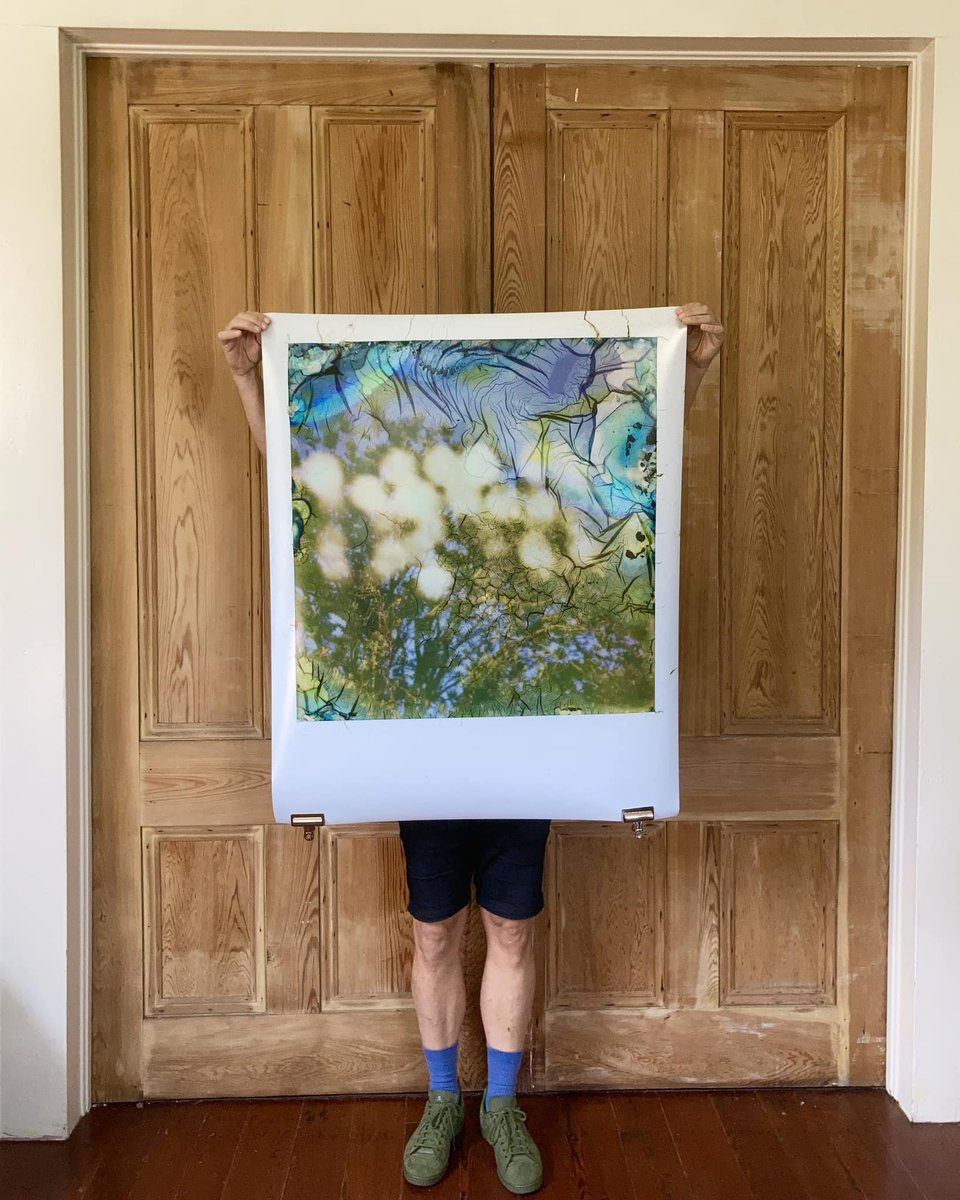 I made a giant Polaroid! Shoe/sock color coordination was unintentional 😎
📷 36x45”