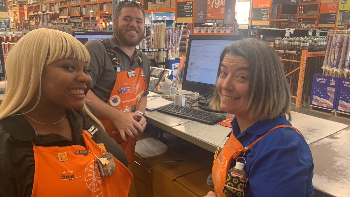 Shay and Allison teaming up to sell a shed get HD credit card and all craziness going on at service desk!! @Penn_DSM @ventura1327 @WhitefleetChris @CarpenterTrina1