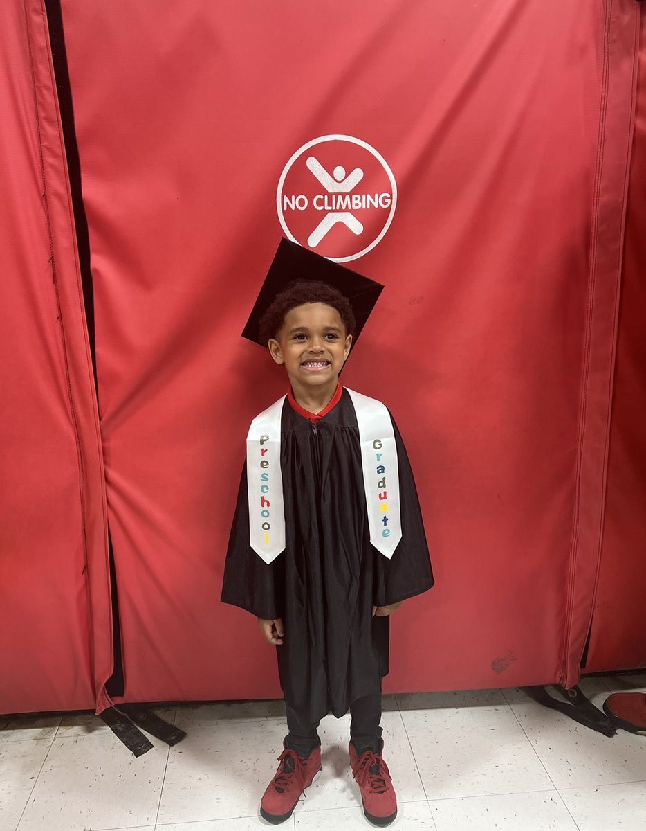 _Vanillaaaa's tweet photo. Mommy’s baby finished his first year of Pre-K 🥳 https://t.co/N4RLYWglJf