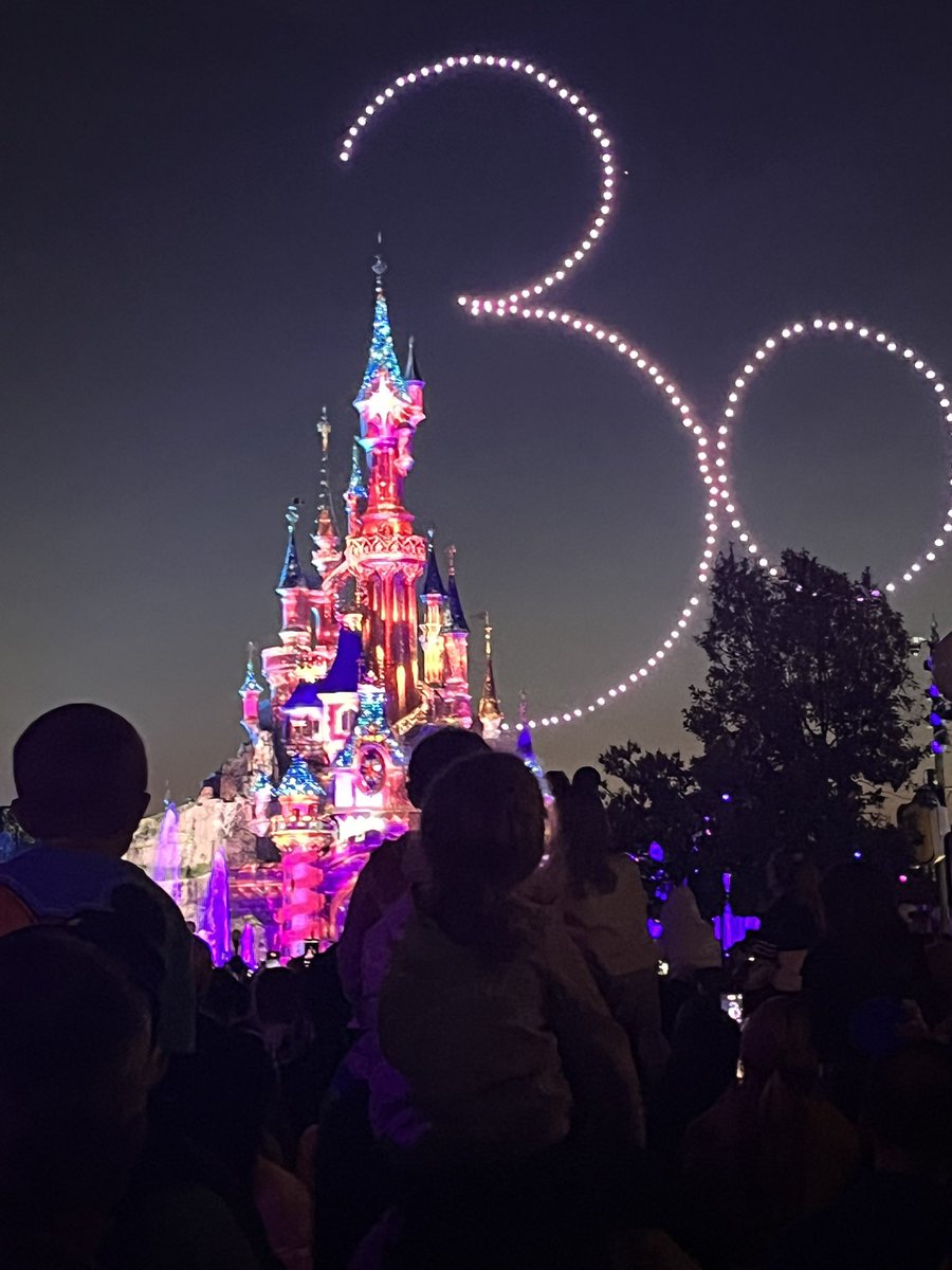 LC90_'s tweet image. Are you happy to be in Paris? ‘Oui’ 🇫🇷☀️🍸🥂❤️