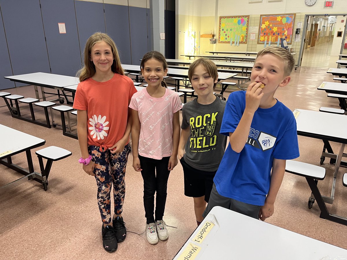 AdamstownSchool's tweet photo. Kindergarten cafeteria experience!  Thank you fourth graders for helping ! https://t.co/YiVsFZIykT
