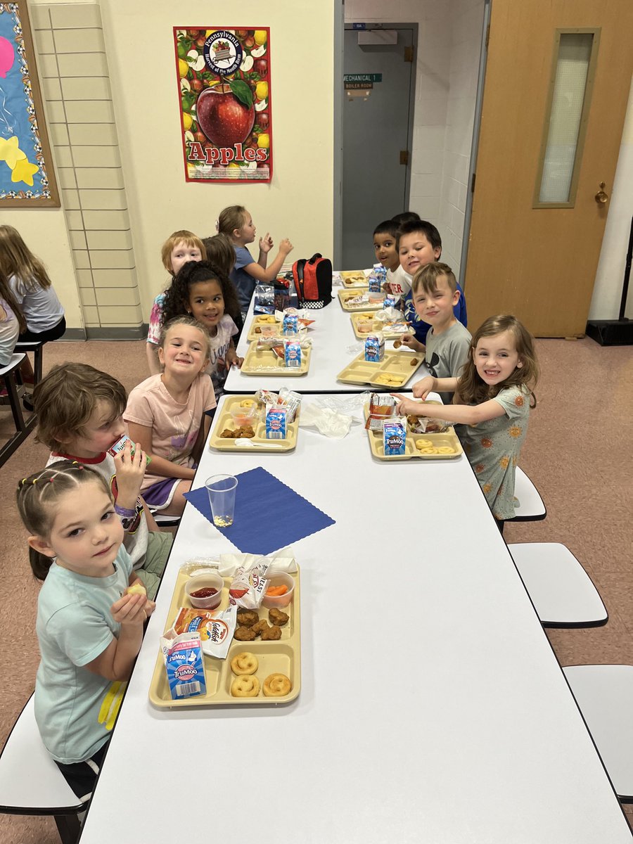 AdamstownSchool's tweet photo. Kindergarten cafeteria experience!  Thank you fourth graders for helping ! https://t.co/YiVsFZIykT