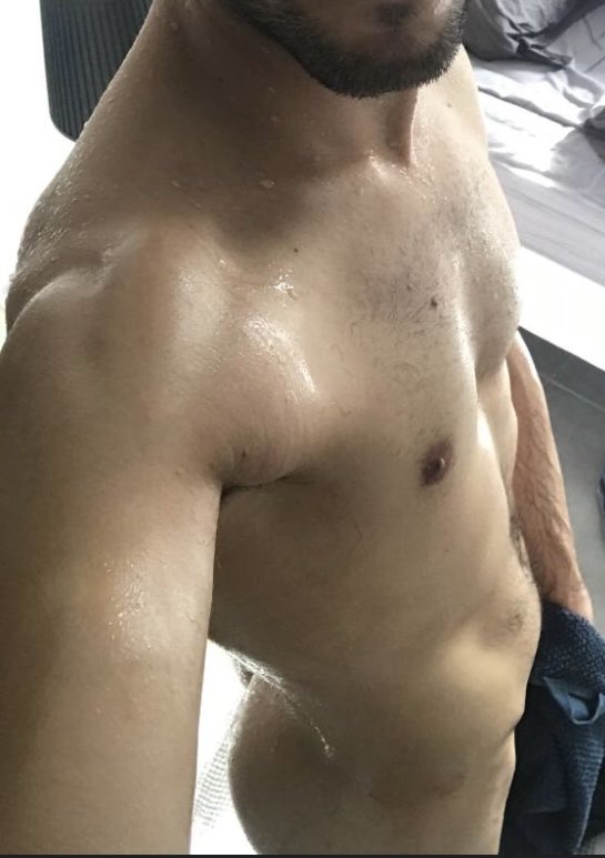 Unknow75012's tweet photo. Qui pour un netflix and chill…? 🔞 https://t.co/eLVrpZjqfo