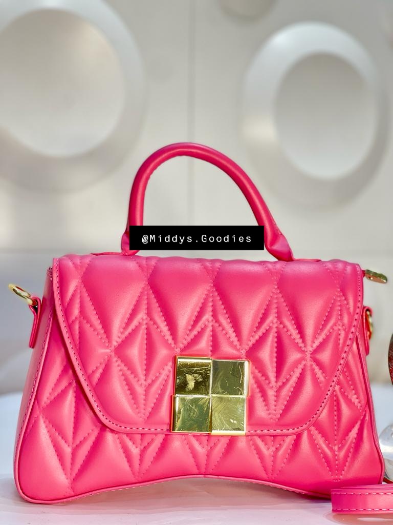 MiddysGoodies's tweet photo. 👝 New handbags are the instant "bad day" cure😉

👜DETAILS👜
🌹 Size: Midi
🌹 Price: N8500
🌹 Colour(s): As displayed

👝 DM to Order OR ⬇️
🌹 Click on the WhatsApp link in our Bio
🥳 Special 10% discount off your first order 
📍Lagos/Nationwide delivery available https://t.co/jKl2LOv1ge