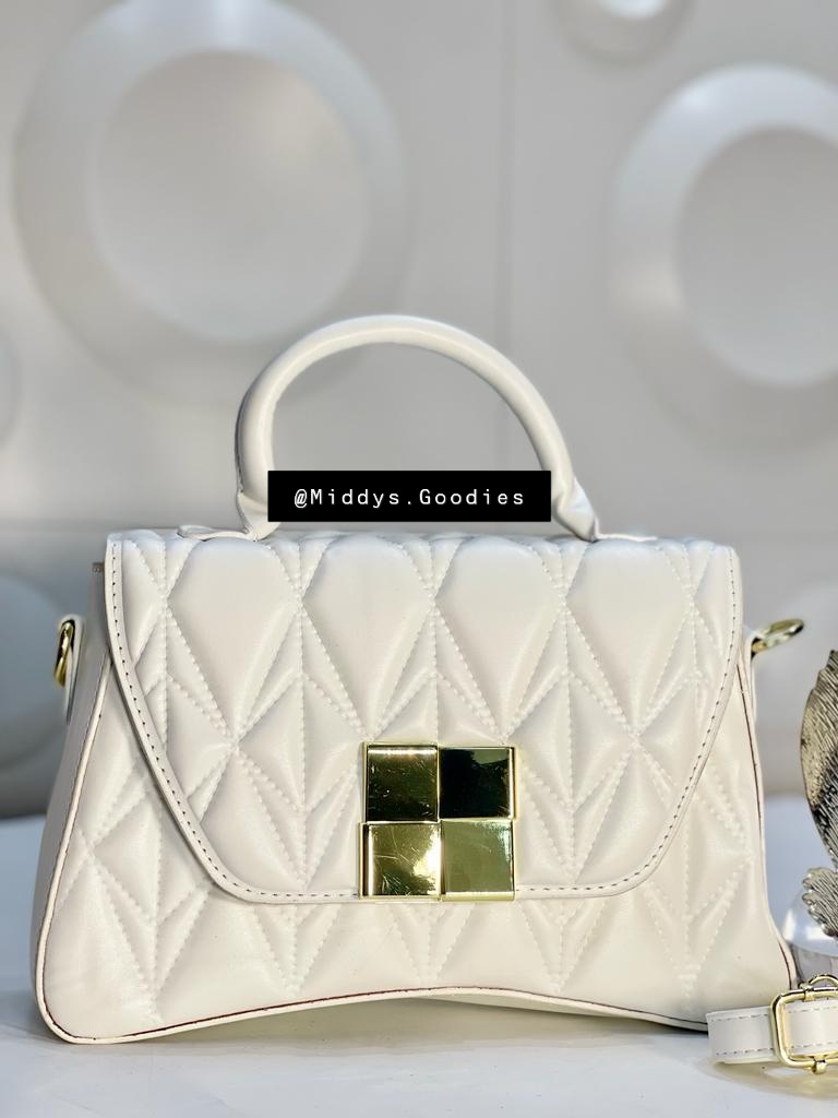 MiddysGoodies's tweet photo. 👝 New handbags are the instant "bad day" cure😉

👜DETAILS👜
🌹 Size: Midi
🌹 Price: N8500
🌹 Colour(s): As displayed

👝 DM to Order OR ⬇️
🌹 Click on the WhatsApp link in our Bio
🥳 Special 10% discount off your first order 
📍Lagos/Nationwide delivery available https://t.co/jKl2LOv1ge