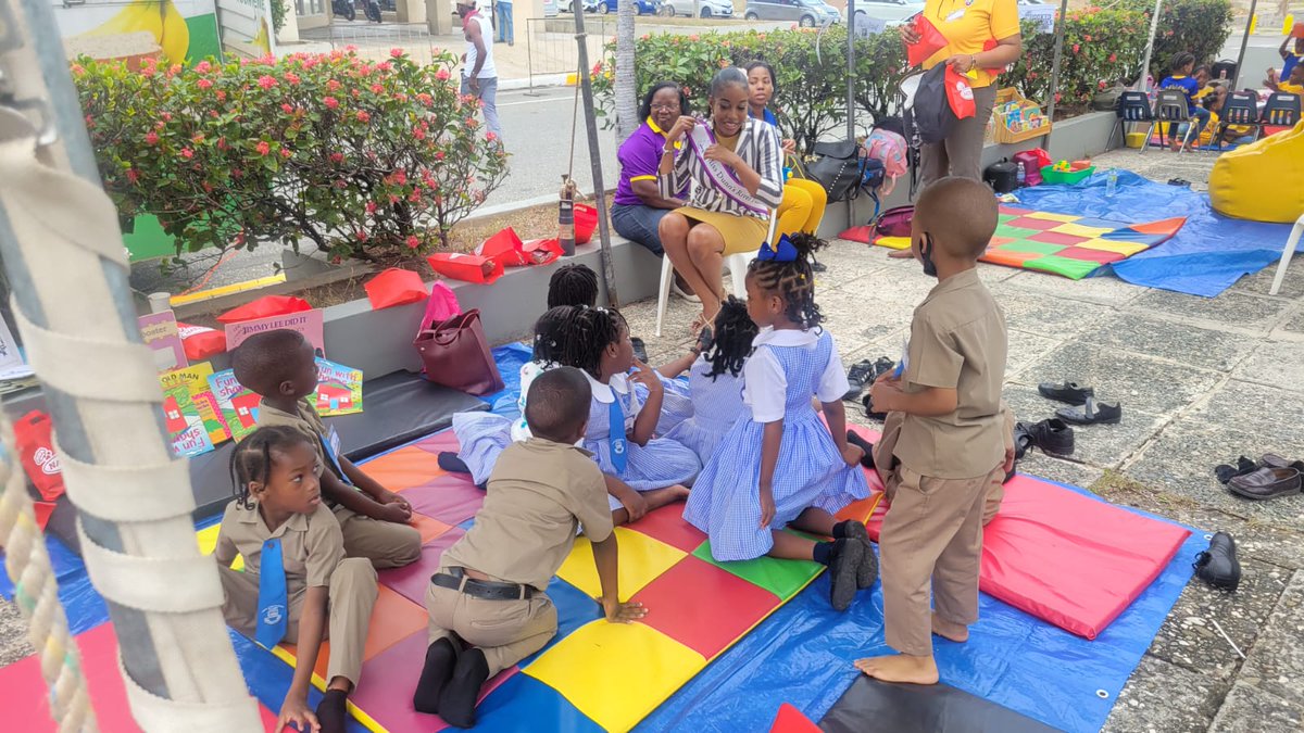ItzmellEcc3's tweet photo. We have Ms.Dunn's River Falls and Park from @UDCJamaica reading to our kids today! Thank you 🎊🎊🎉🎉🎉
#12StandardsMatter #ECCReadPondiCawna #ReadingMatters https://t.co/YLfmirjyOd