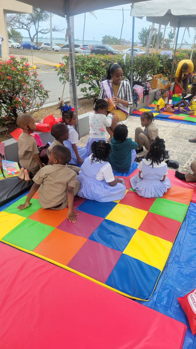ItzmellEcc3's tweet photo. We have Ms.Dunn's River Falls and Park from @UDCJamaica reading to our kids today! Thank you 🎊🎊🎉🎉🎉
#12StandardsMatter #ECCReadPondiCawna #ReadingMatters https://t.co/YLfmirjyOd