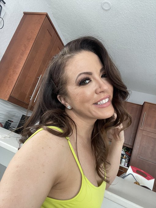 It&rsquo;s #NationalSmileDay so tell a joke or a nice compliment, but don&rsquo;t be an asshole and demand a smile<a href="/tag/nationalsmileday"class="tags">#NationalSmileDay</a>