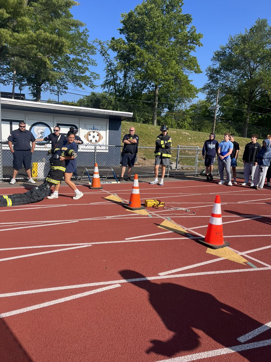 dnelson_pe's tweet photo. Mind Over Matter’s first annual Wellness &amp; Community day was a success!! The Juniors and Seniors covered strategies for stress relief, nutrition, physical fitness, and overall wellness! @WaldwickWHS https://t.co/XR5RnR6pos