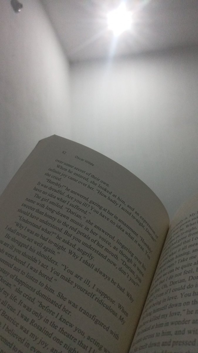 Rain and this read 📚🦧💞. 
#currentreading #Oscarwilde #LiteraturePosts