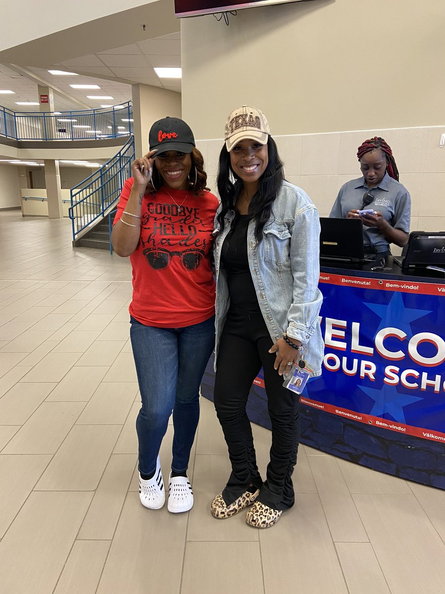 LoveJonesABJ's tweet photo. You aren’t  ROCKIN if you aren’t CROCKIN! Hats off to summer break!

Hats and Crocs Day! @SamhoustonMS https://t.co/bhIx0xEPNO