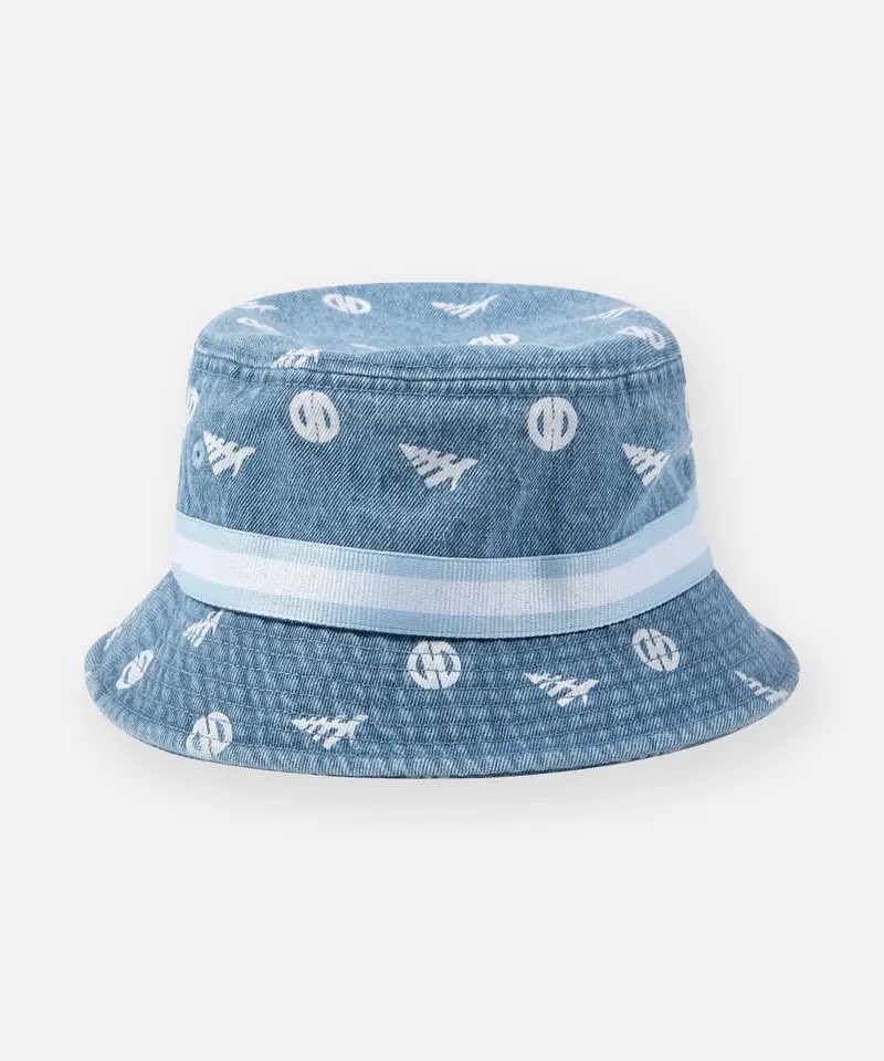 JAY-Z spotted in Paris at The Louvre wearing the limited edition <a href="/DapperDanHarlem/">Dapper Dan</a> x @Planes bucket hat.

Released on May 17th &amp; sold-out that same day, all proceeds from the collaboration went toward The Hope Scholarships at @RocNationSchool.

🧵 #MadeAtDaps ✂️

📸: @KodakLens