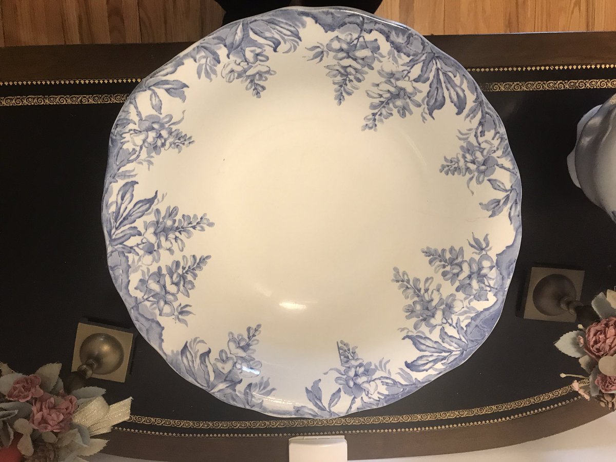 markshabs's tweet photo. This pot and bowl are for sale if anyone is interested let me know please 😀 https://t.co/OB6KFlrxIF