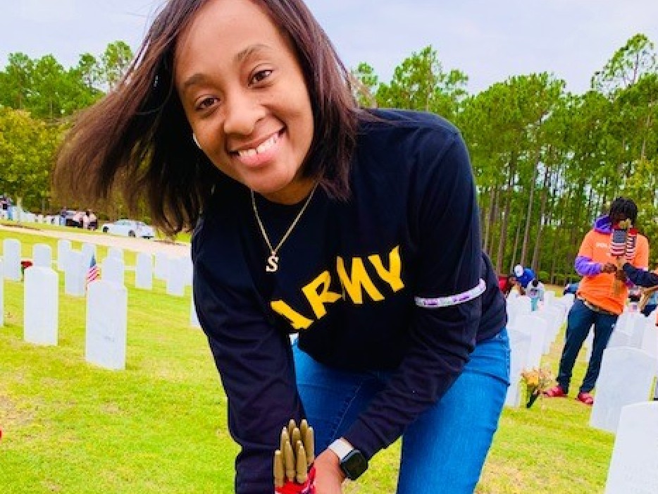 bcbssc's tweet photo. Employees from our company's Military Business Resource Group partnered with Fort Jackson National Cemetery to place an American flag at each veteran’s grave in honor of #MemorialDay. https://t.co/SE9N8hQfXf