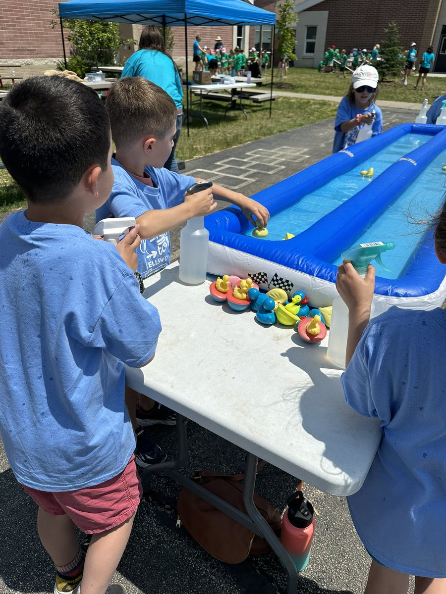 MrsWhiteC6's tweet photo. Having a blast at the carnival! https://t.co/oULTzPgd3w