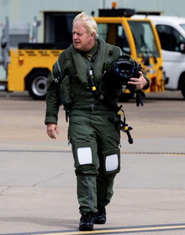 martengl's tweet photo. Boris hands all of his unredacted Notebooks &amp; WhatsApp messages over to the Cabinet office and instructs them to hand it all over to the Enquiry.

First missile fired by our Boris 👏👏👏🇬🇧🇬🇧🇬🇧

#Nothing2Hide
#StitchUp 
#WitchHunt 
#SnivelServants
#BBB https://t.co/2gFwcEXXuM