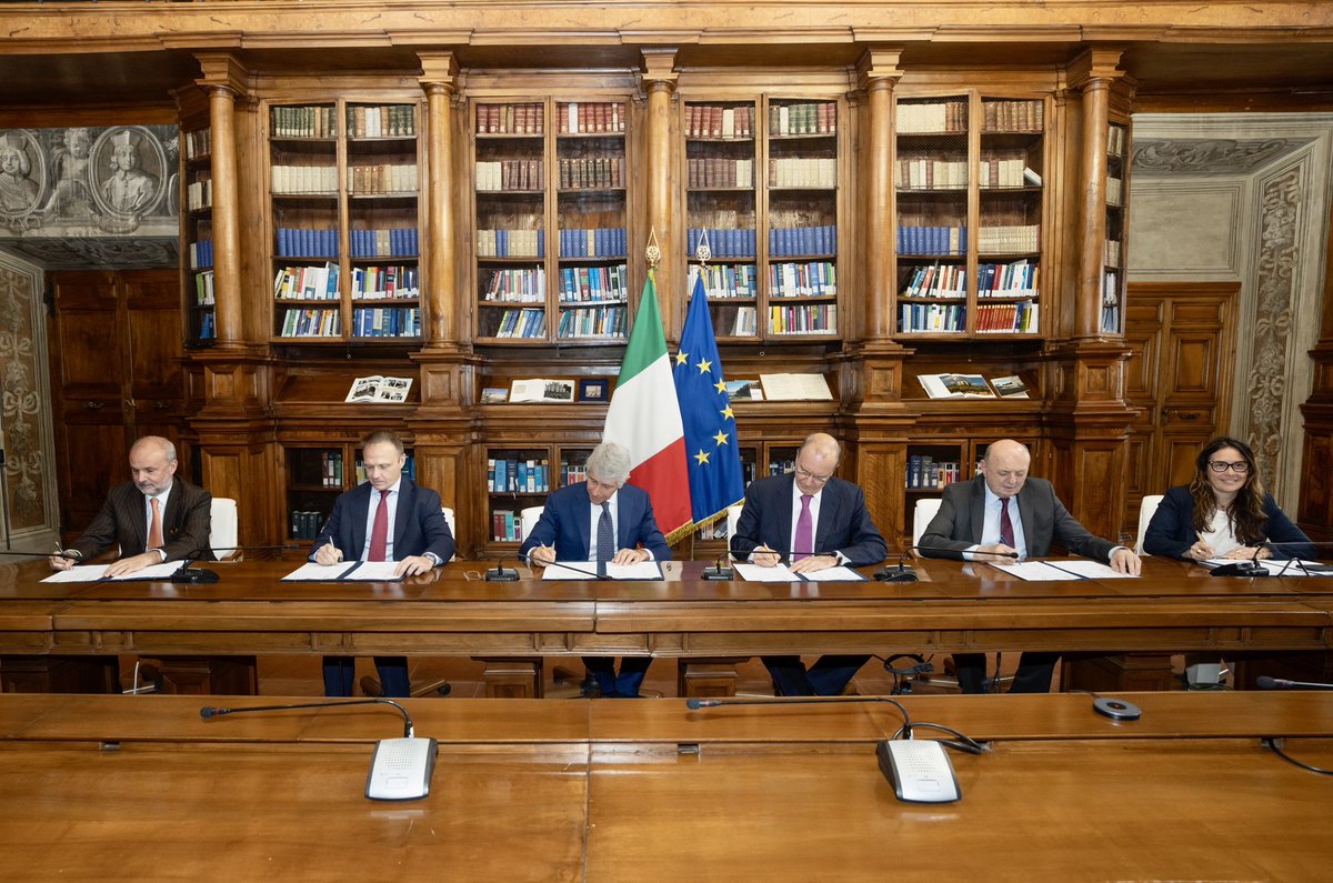 FrancescoLollo1's tweet photo. Tornano i Giochi della Gioventù! 
Un momento di sport, crescita, benessere e promozione di corretti stili di vita per i ragazzi delle nostre scuole in cui corretta alimentazione e qualità del cibo avranno un ruolo fondamentale. Il Governo mette le generazioni future al centro 🇮🇹 https://t.co/2RhBZJcttT