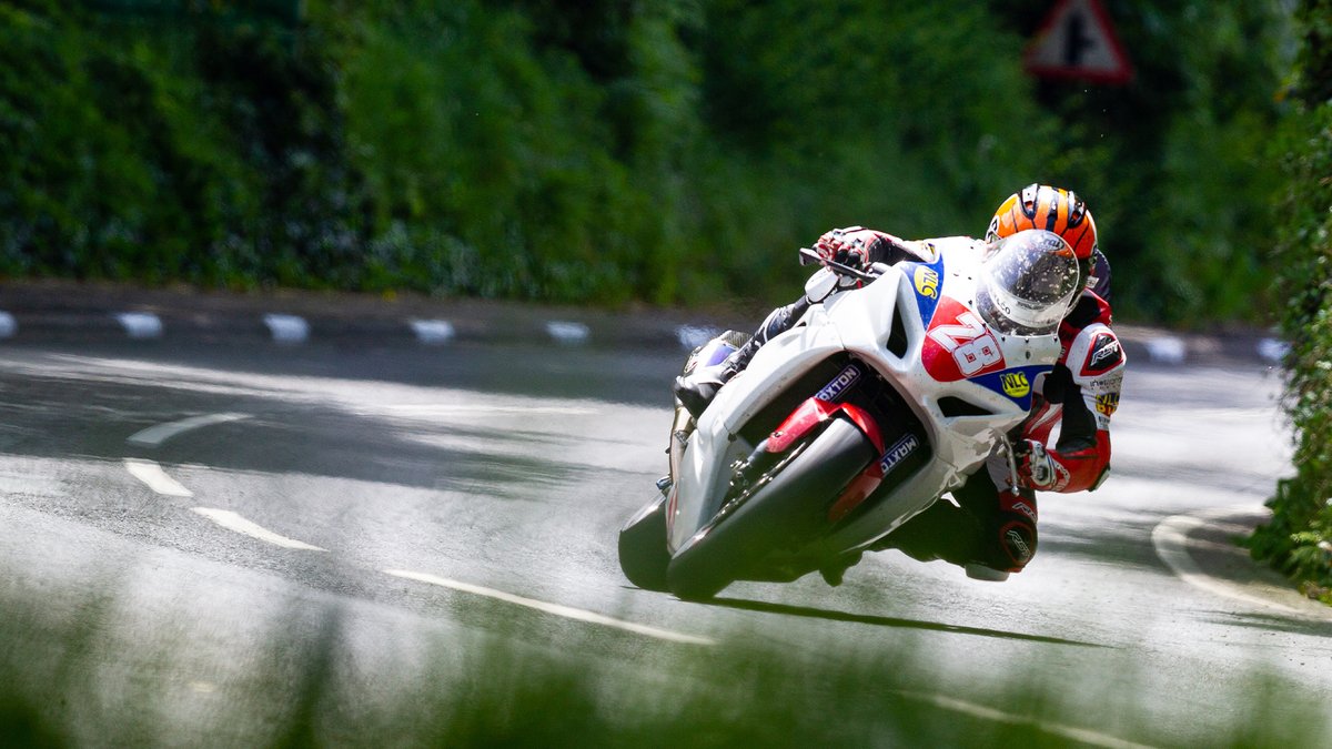 ttracesofficial's tweet photo. Up first in tonight's Qualifying: #superbike and #superstock

#LoveTT #TTraces £TT2023 https://t.co/rqpqRzR2ZM