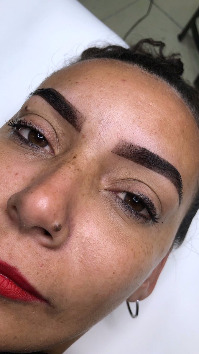 Tentando viralizar meu trabalho.
Especialista em sobrancelhas, vem que eu entrego o melhor resultado 🥰✨
