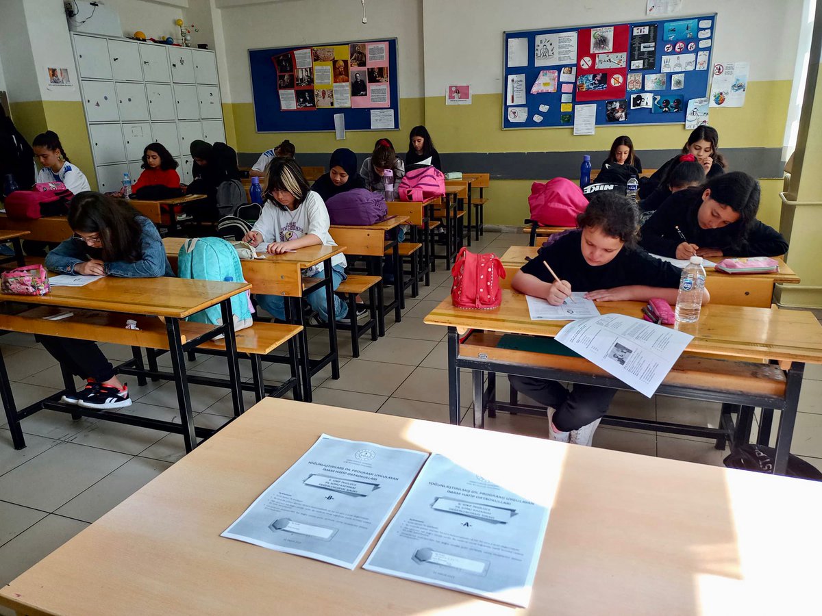 OzalToki's tweet photo. okulumuz yabancı dil ağırlıklı sınıflarında eğitim gören 5. ve 6.  sınıf öğrencilere *İngilizce Yıl Sonu Kazanım Değerlendirme Sınavı uyguladık @meb_dinogretimi @ist_mem_din
@Basaksehir_Mem @ahmetcoskun6134 https://t.co/Gau4KZsHvD