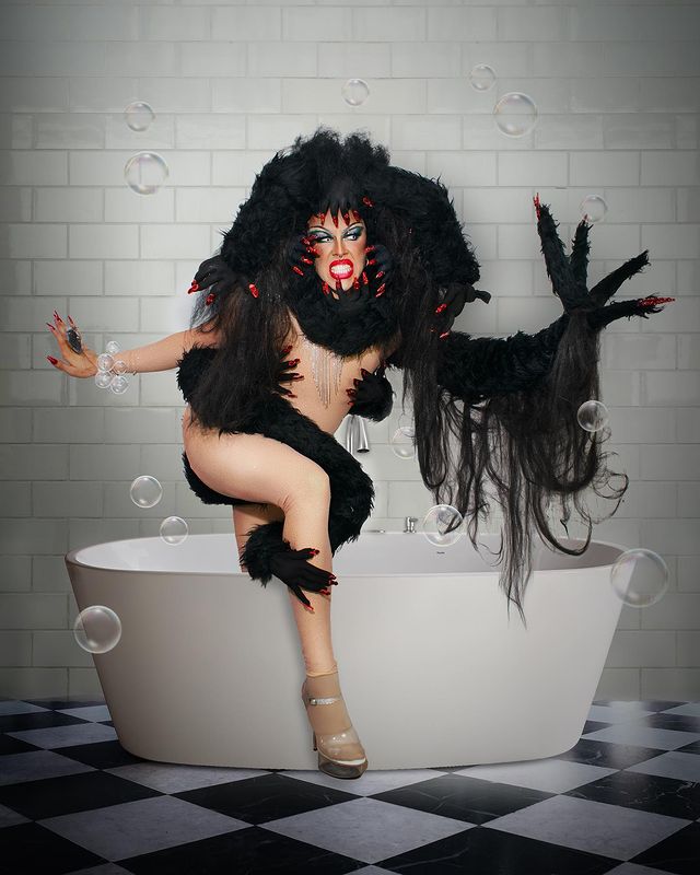 Rumors_Ruviews's tweet photo. Pelos, pelos, y más pelos. Estas eran las propuestas que María Edilia, Drag Chuchi, Chanel Anorex y Visa llevaban en sus maletas para conquistar la última de las pasarelas de 'Drag Race España'. ¿Les habría dedicado Ana Locking uno de sus icónicos 'Ovah'? 🫰 https://t.co/T58xRYDjF0