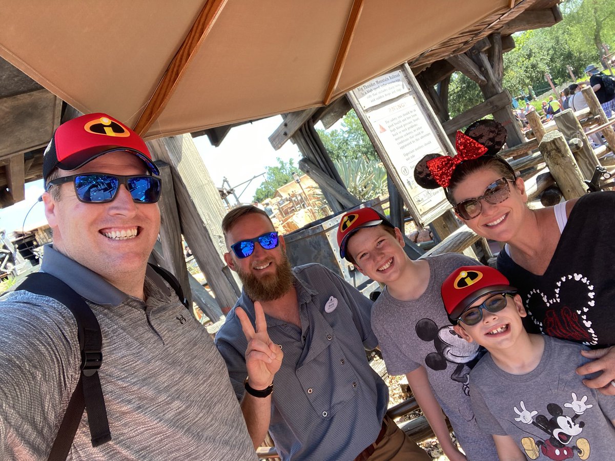 Shout out to Rhys at Thunder Mountain for making our end of school year trip magical! He was very helpful and friendly #castcompliment