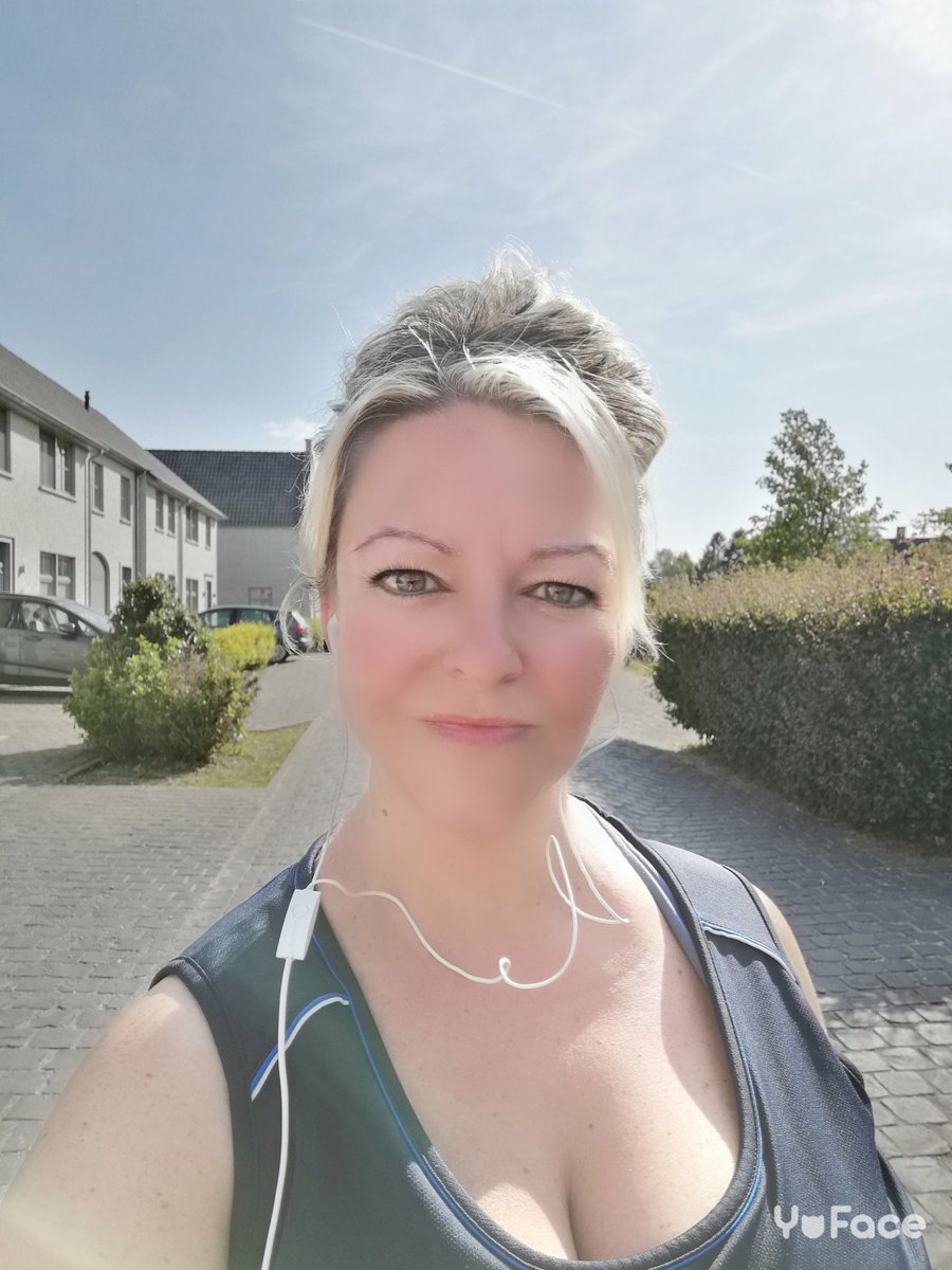 Tamke23's tweet photo. Running girl... Target: running 5km in 20 minutes #Unstoppable #runningtarget https://t.co/pDXszvJ6m1