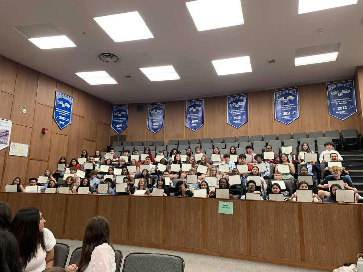 msramirez_teach's tweet photo. Congratulations to all our 8th Graders who received awards last night! We’re so proud of you #gobulldogs @rmms_s https://t.co/nUILQAdd0z