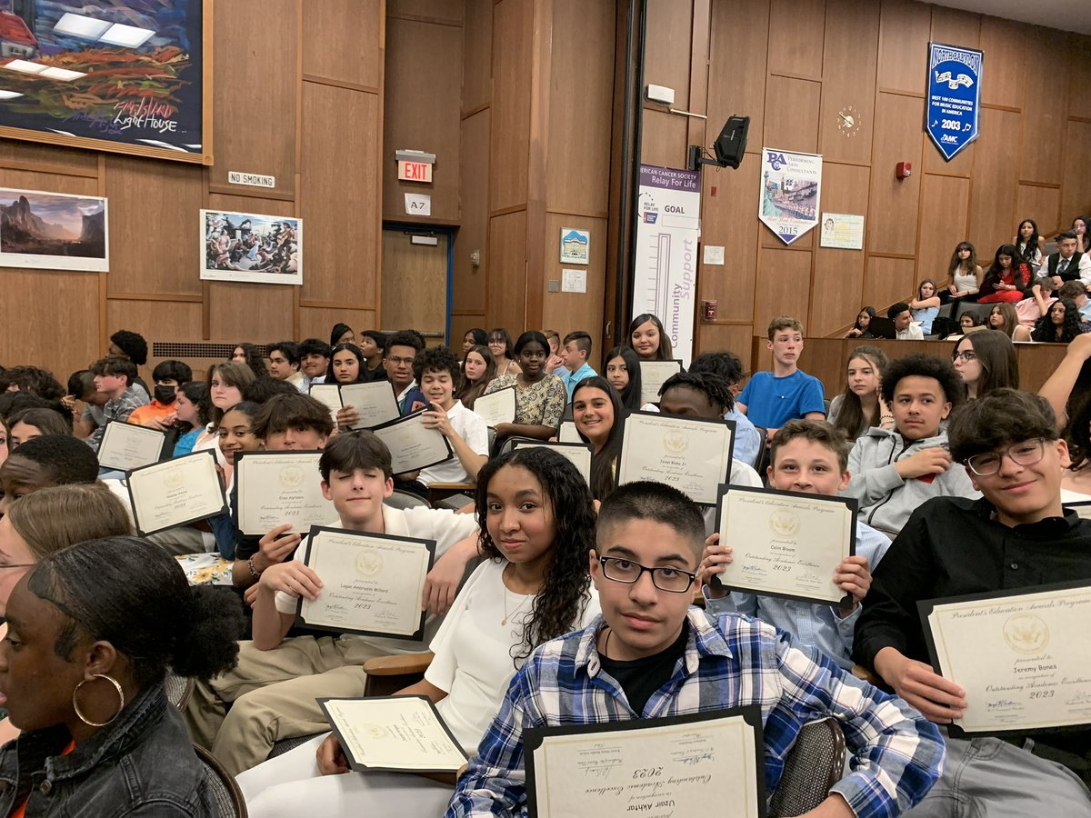 msramirez_teach's tweet photo. Congratulations to all our 8th Graders who received awards last night! We’re so proud of you #gobulldogs @rmms_s https://t.co/nUILQAdd0z