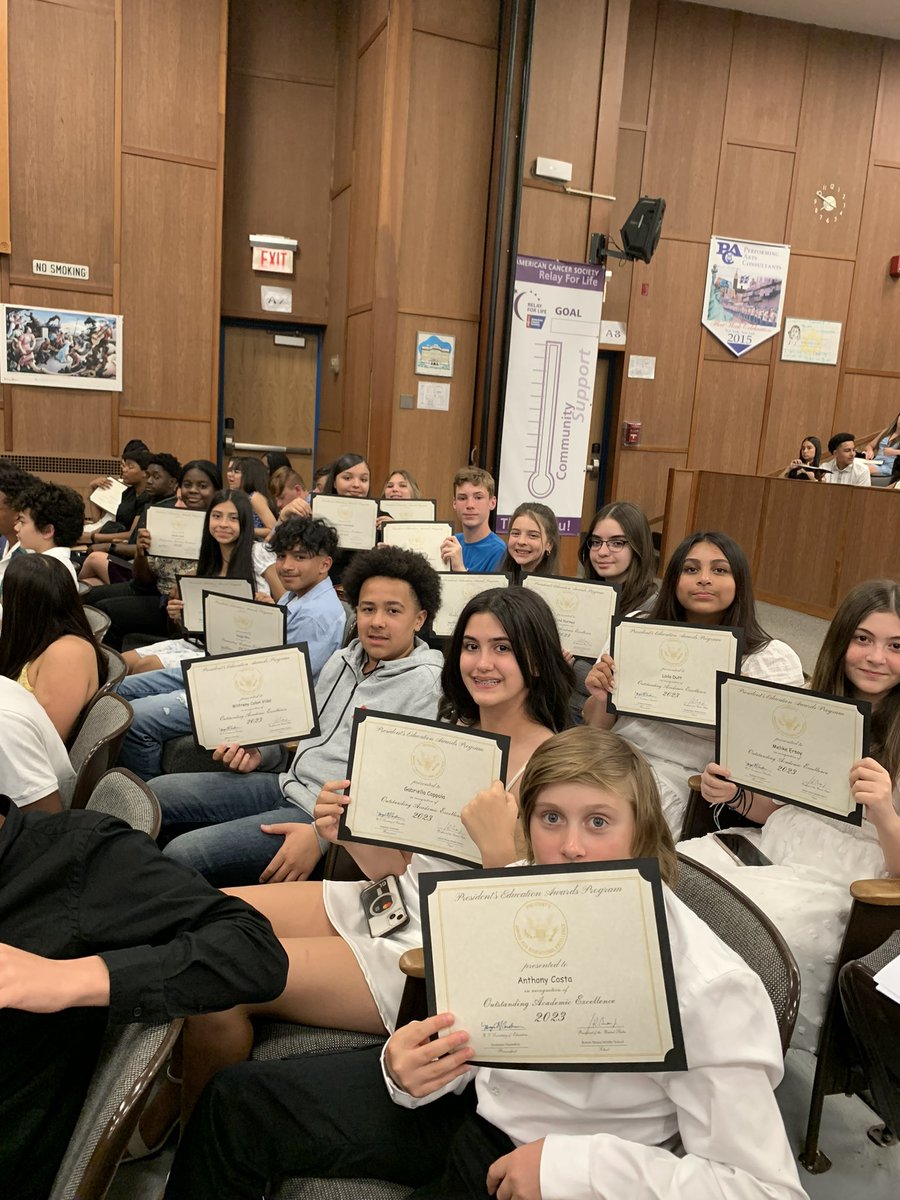 msramirez_teach's tweet photo. Congratulations to all our 8th Graders who received awards last night! We’re so proud of you #gobulldogs @rmms_s https://t.co/nUILQAdd0z