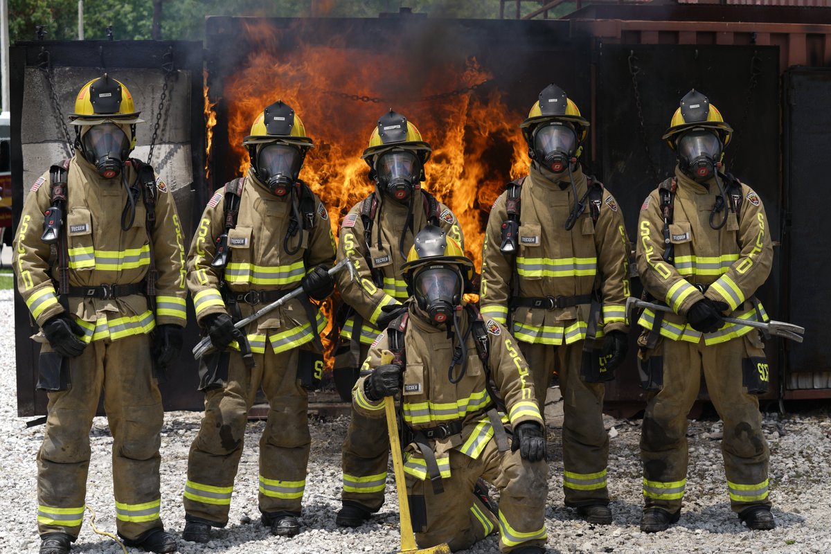 scfdpio's tweet image. #BurnBuilding #LiveFireTraining #Firefighters Seminole County Fire Department personnel working with new Recruit Class 23-01