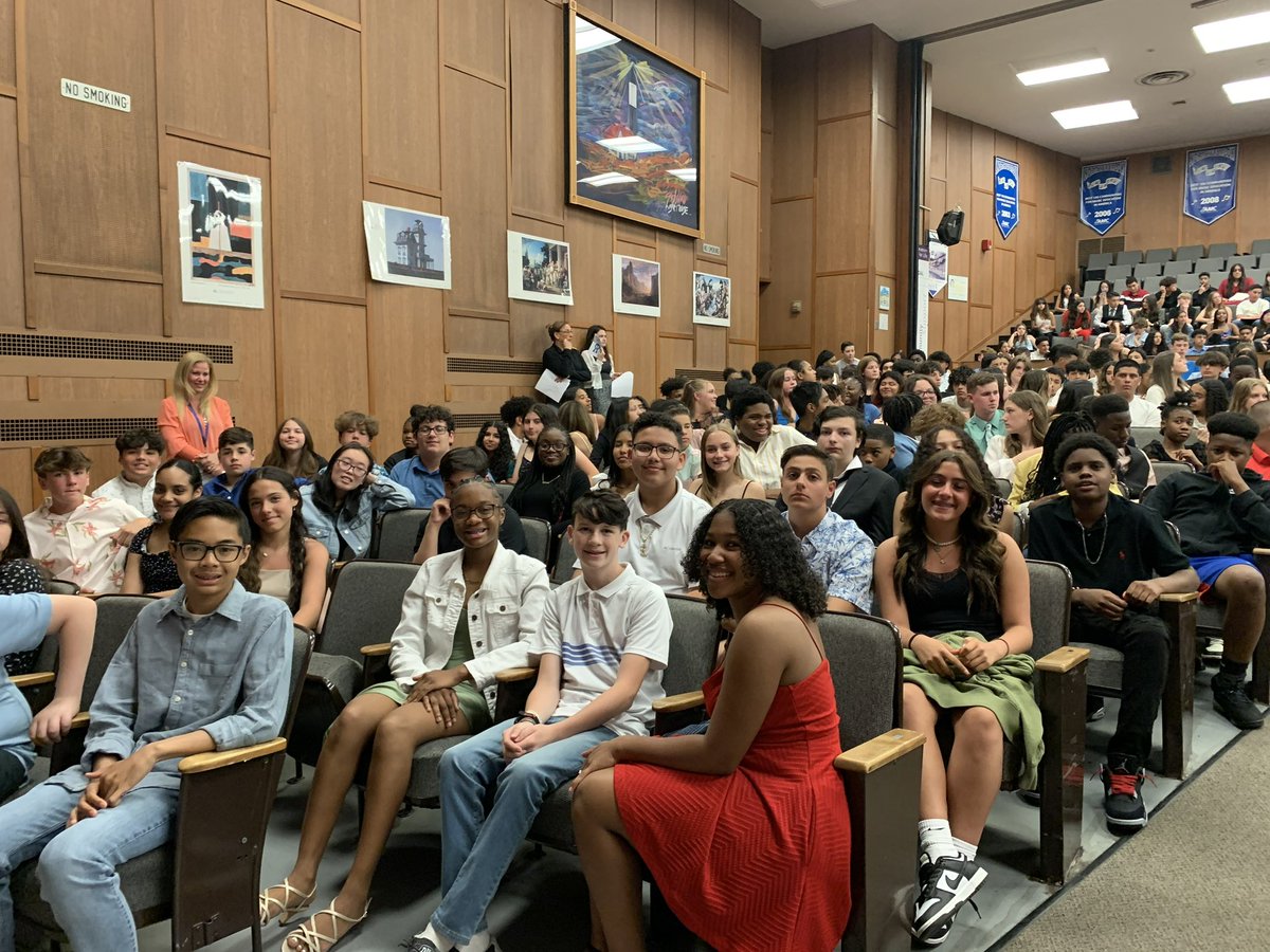 msramirez_teach's tweet photo. More photos from our 8th Grade Awards  night 🐾 @rmms_s https://t.co/ztT2PmUFRW