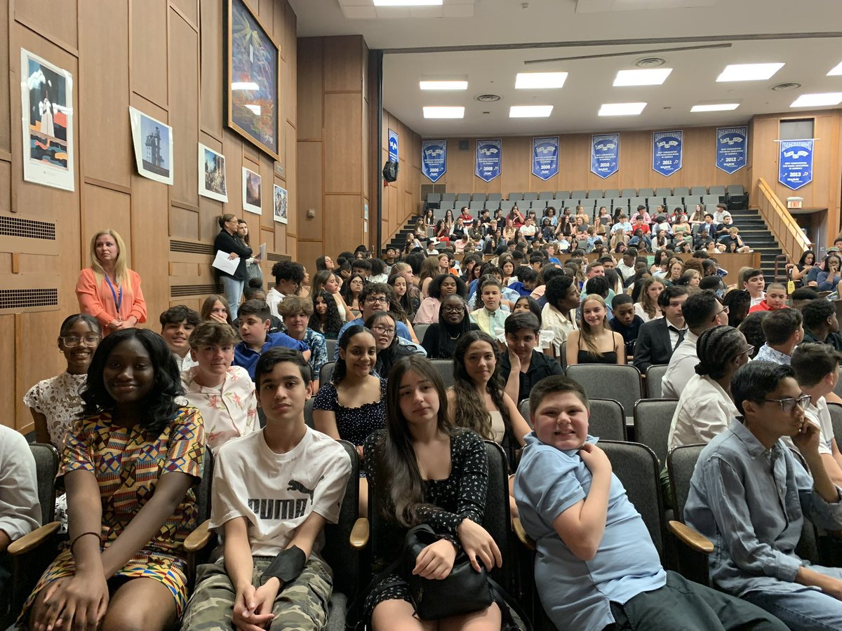 msramirez_teach's tweet photo. More photos from our 8th Grade Awards  night 🐾 @rmms_s https://t.co/ztT2PmUFRW