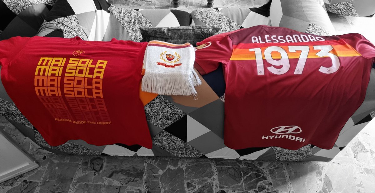 Alessmoscarini's tweet photo. Quando...
l'unica cosa che conta è davanti a te
Quando...
anche guardandoti intorno vedi solo lei
Quando...
sei in crisi d'ansia e non riesci a calmarti

allora è er momento giusto per essere
🟡 UNICI EREDI DI UN GRANDE IMPERO 🔴

@EuropaLeague @OfficialASRoma #SPQR @MourinhoAsr https://t.co/5jO0RlIb4d